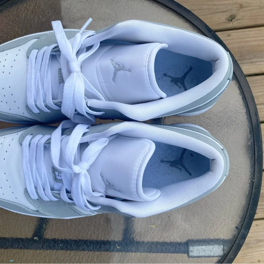 Nike Air Jordan 1 Retro Low  11 US - Picture 2 of 6